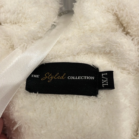 The Styled Collection Robe - Picture 2 of 3